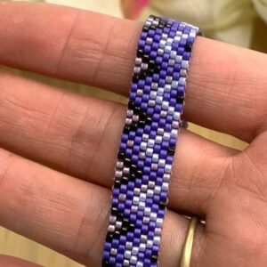 Bracelet aux nuances de mauve – Tissage Artisanal en Perles Miyuki.jpg Bracelet aux nuances de mauve – Tissage Artisanal en Perles Miyuki.jpg