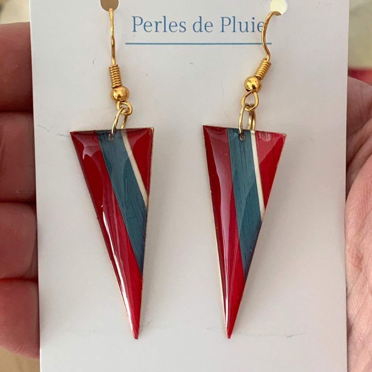 boucles d’oreilles en marqueterie de paille nuances de rouge, vert d’eau, beige doré et résine.jpg boucles d’oreilles en marqueterie de paille nuances de rouge, vert d’eau, beige doré et résine.jpg
