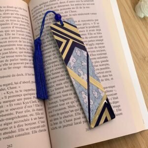Marque-pages en marqueterie de paille bleue et beige, papier japonais et résine.jpg